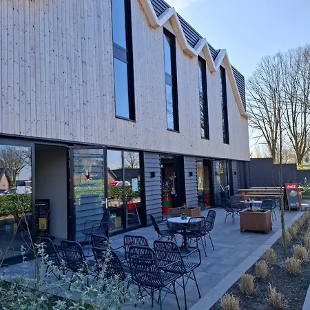 Chalet Tiny House 303 *